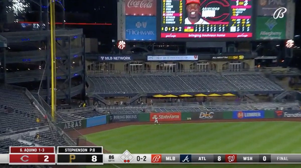 DannyVietti's tweet photo. One of these photos is from the 2020 COVID season (fans not allowed to attend games). The other is from tonight. https://t.co/pW0DxYC1Wo