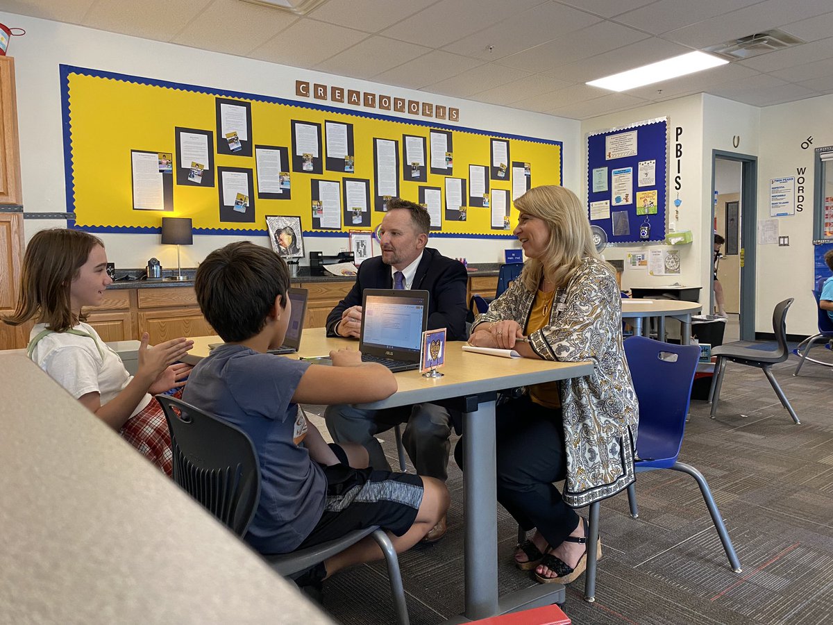 PimaSchoolSup's tweet photo. We had an inspiring visit to the Southern Arizona Gifted Network meeting at Twin Peaks K-8 (@MaranaSchools). Gifted coordinators collaborate monthly and tour gifted classrooms across the state to hone their craft! #GiftED #azgifted #maranaschools #SAGN https://t.co/GZegbHZdtw