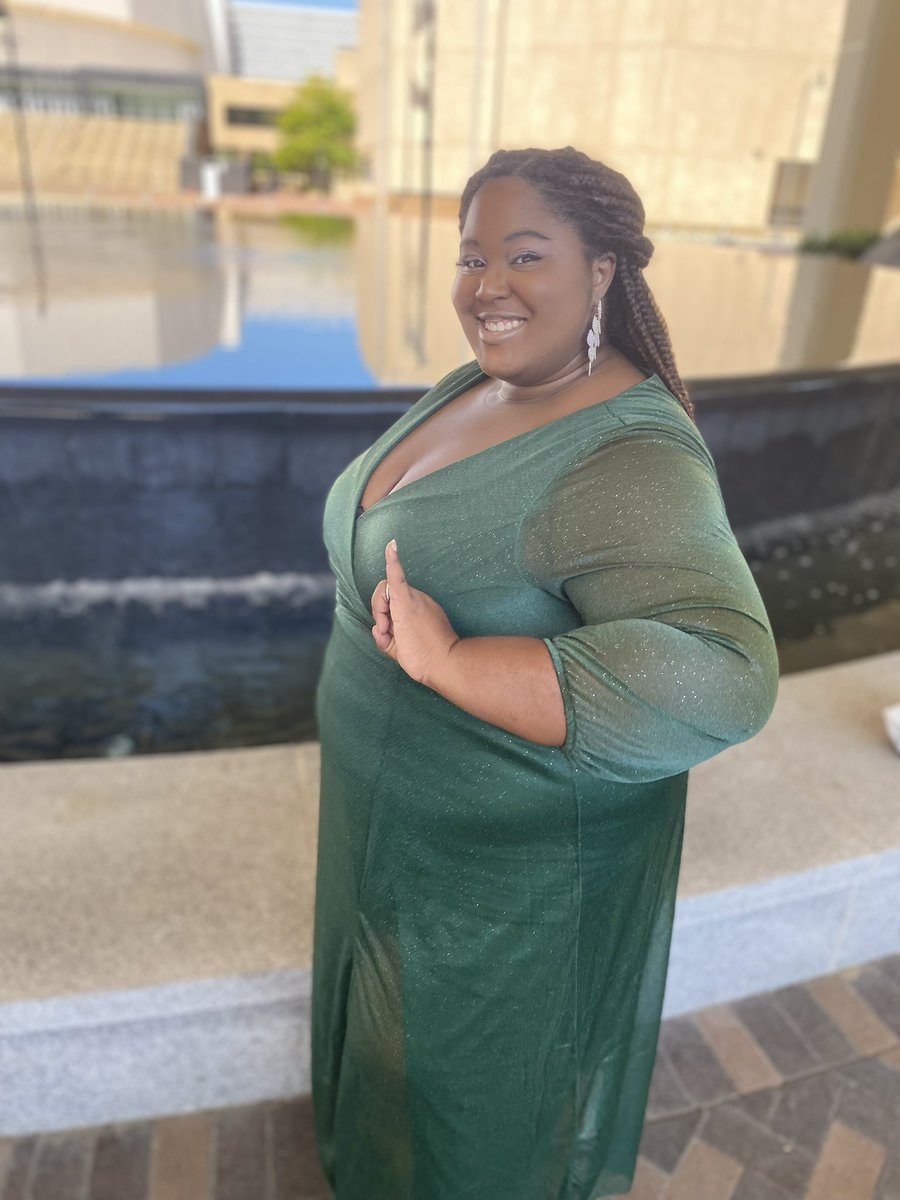 IAm_YourHeiness's tweet image. 1 yr ago today, I gained 42 beautiful sisters and crossed into AKAland 💚💕💚💕God knew what He was doing by placing me in this illustrious organization! The bond we share is unbreakable! #AKAversary #SeriousMatter #FirstAndTheFinest #TheKs #PrettyGirls #GorgeousInGreen