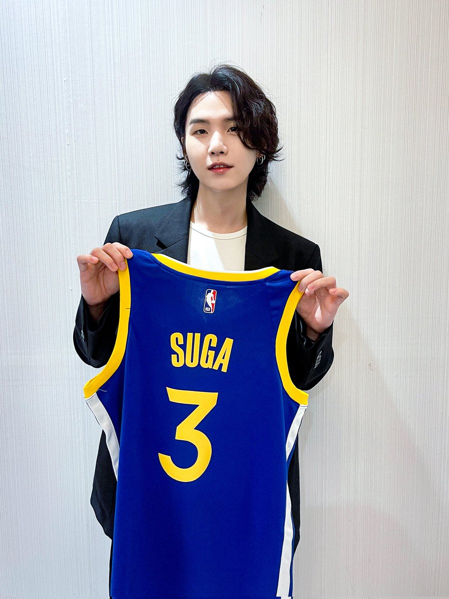 TragedyOfDaegu's tweet photo. yoongi mau tanding basket, kah? 😫 https://t.co/6ULwSngsS1