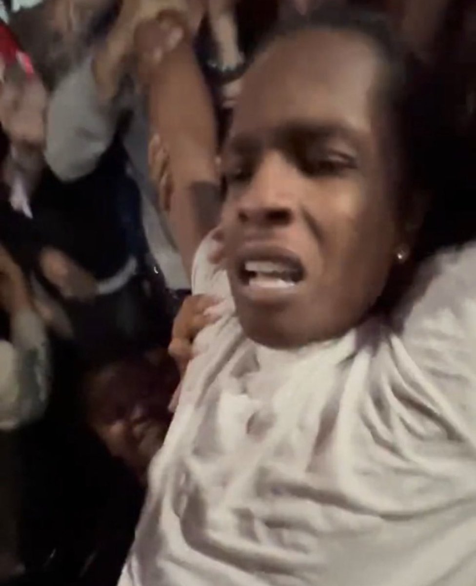 OvOBrezzzy's tweet image. Me 3 strokes in after promising her endless rounds