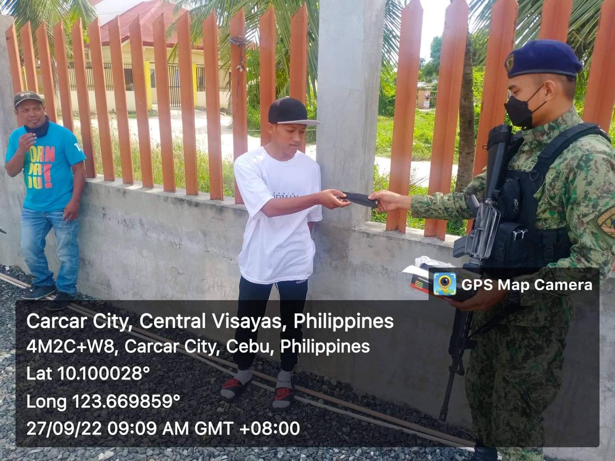 Rpscoyrpsb7's tweet photo. "Health Safety, Our Priority"
LOOK | RMFB 7, Carcar City - Personnel of Technical Support Company Pat Joseph A Libosada, gave face mask to the residents of Sitio Pajo Brgy. Valladolid, Carcar City, Cebu on September 27, 2022 at 09:09 in the morning. https://t.co/uAsUnuf1eq