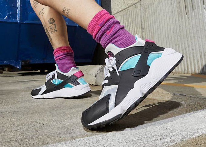 SOLELINKS's tweet photo. Ad: Nike Air Huarache 'Black/New Emerald' on sale for $67.18 + FREE shipping, use code FALL20 => https://t.co/50AsntOZvj https://t.co/73KqkUYhnM