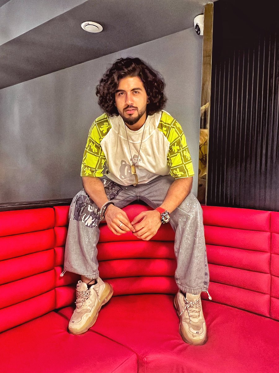 honeyjeetsinghh's tweet photo. Unfortunately you’ll never get the same me twice. 

#sundaying #sundaypost #sundayevening #eveningvibes #eveningmood #newpicture #newpostup #newpost #musicianlifestyle #singerlife #karanaujla #karanaujla_official #honeyjeetsingh #AudioLeaks https://t.co/1TFKI2yvnf