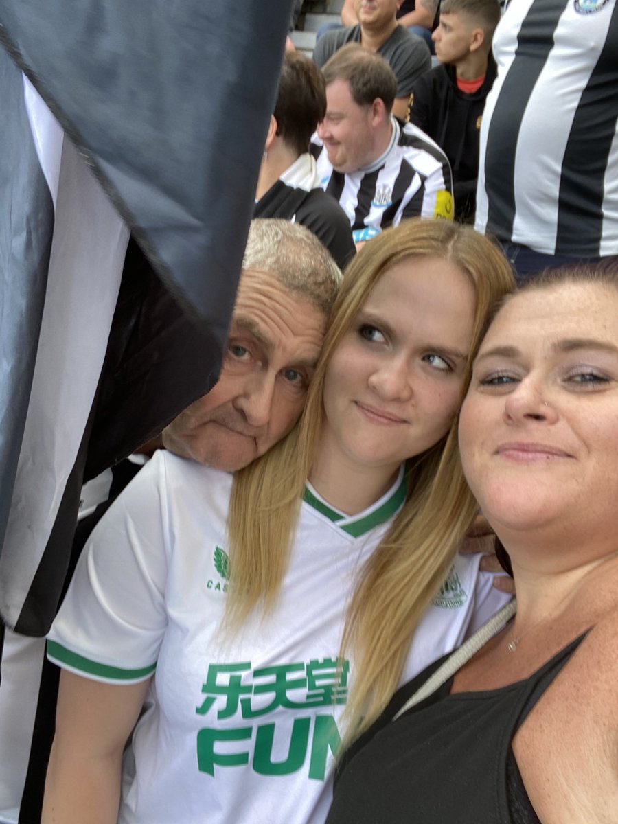 VickyMccrory's tweet photo. Match days #football #nufc #lovefootball https://t.co/DvnLke2zBJ