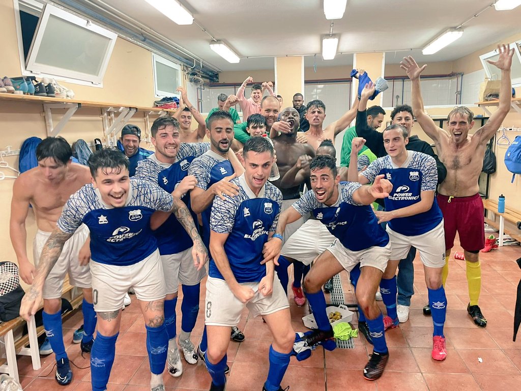 ¡NUEVA VICTORIA! ¡Seguimos sumando de tres en tres! 💥  

#CFSantRafel 1 - 0 @scr_penyadeportiva 

#AmuntSantRafel 💙🤍 | #VisitSantAntoni