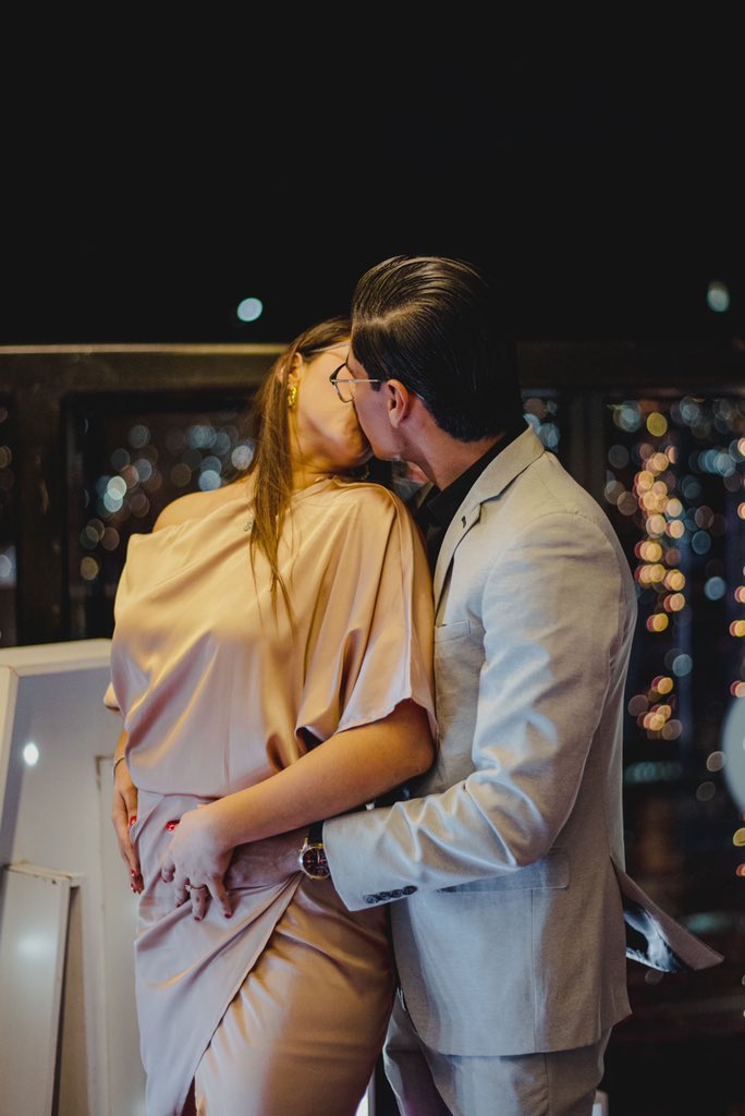 Danieldlv99's tweet photo. Tu eres la historia más bonita que el destino escribió en mi vida.
09/09/22 😍💍♥️
@jennifereco2 https://t.co/jwiHsBfCot