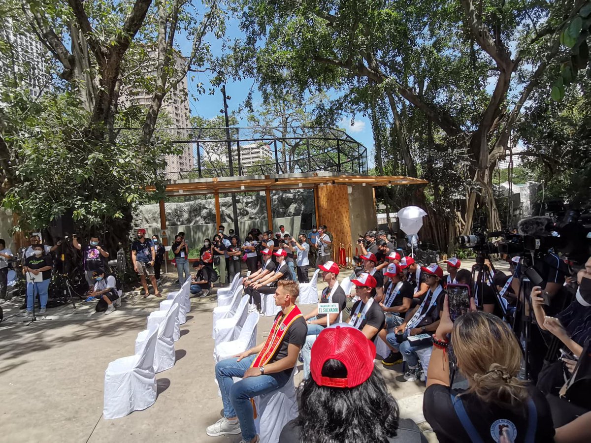 smninews's tweet photo. NILAD FOR MAYNILA

TINGNAN: Manila Mayor Honey Lacuna-Pangan nanguna sa pagtatanim ng 'nilad' bilang bahagi ng Ceremonial Tree Planting Activity ng LGU ngayong araw sa Manila Zoo. 

Ang 'nilad' ay isang uri ng mangrove specie. 

via @margotgonzales_ 

1/2 https://t.co/yHXGtiTU6g