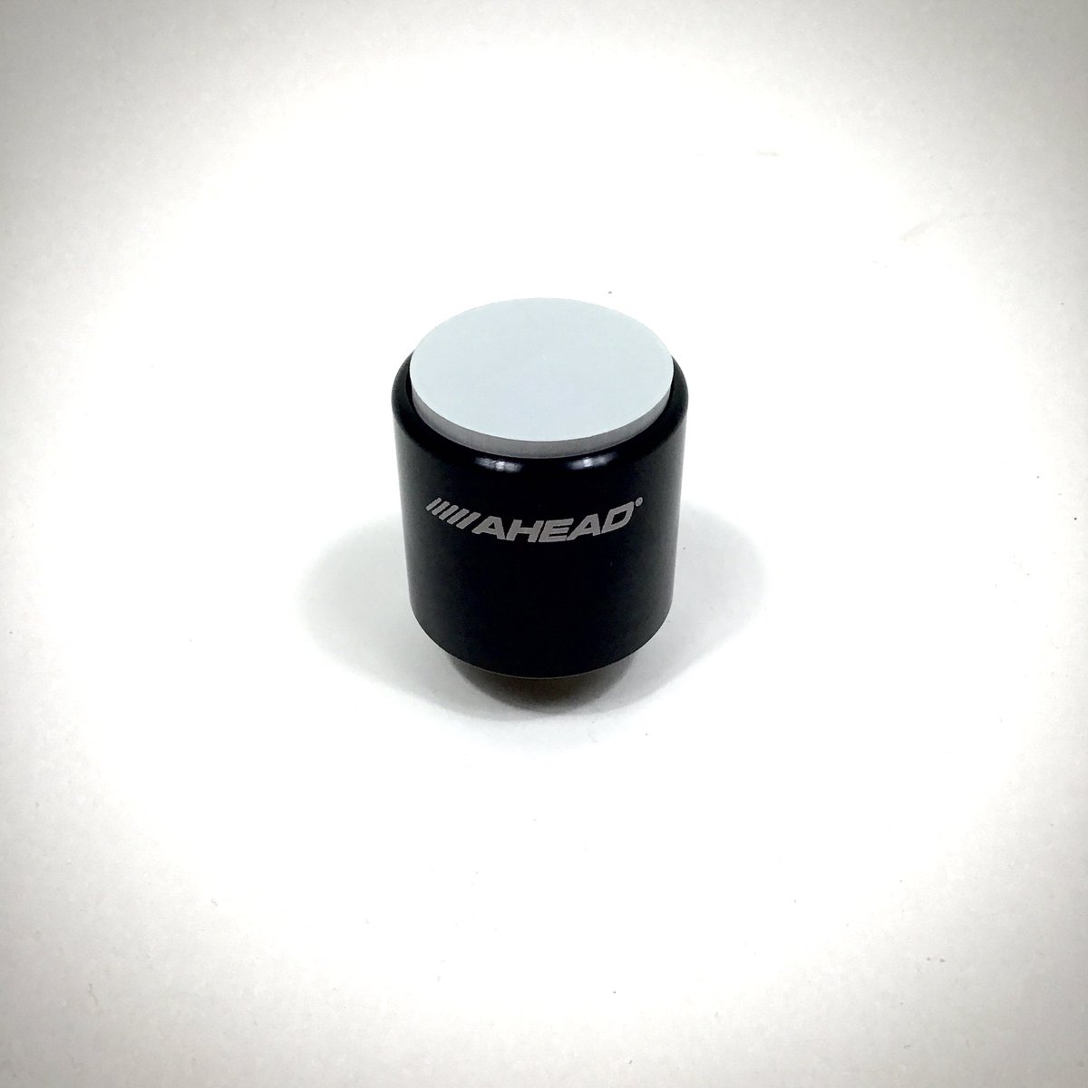 shima_kashihara's tweet photo. 【入荷情報】
AHEAD  AHWCP

打面はスティックの自然な跳ね返りを実現するゴム製。スティック捌きの正確さ、パワー、スピードを習得したい方におすすめです。
500円玉を乗せるとその小口径が分かりやすいっ！
店頭展示ございます♪是非試打してください！
ドラムアドバイザー:浦南 https://t.co/oamN7KAUjy