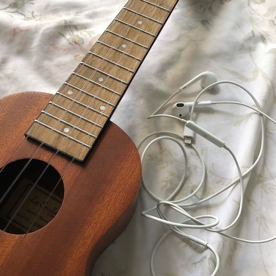 stratfordfvs's tweet image. ⌕ #studytwtbr #studytwt #langtwt #booktwt #healthytwt

— luna
— 15 anos, 1° EM
— ela/dela
— meta: ivy league ⚖️
— fluente eng, aprendendo esp &amp;amp; kr.
— procurando extracurriculares

★: música, livros, tv, escrever, dança, casos criminais, psicologia, taylor swift.

♡/↺ = moots!