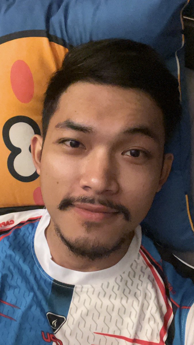 preekham's tweet photo. เสื้อตัวนี้ละที่เลอะ https://t.co/9B96l6IUnp