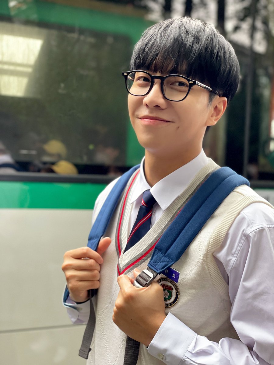 dayofcherie's tweet photo. Choose one.

I choose #LeeSeungGi for sure. 🥰 https://t.co/quHuEcgxka