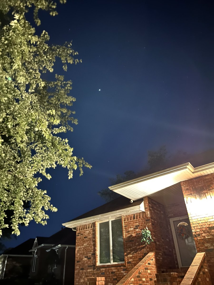 WenyRG's tweet photo. Who else watching Jupiter tonight! Credits to @RiosElpato https://t.co/00LW31Fj3S