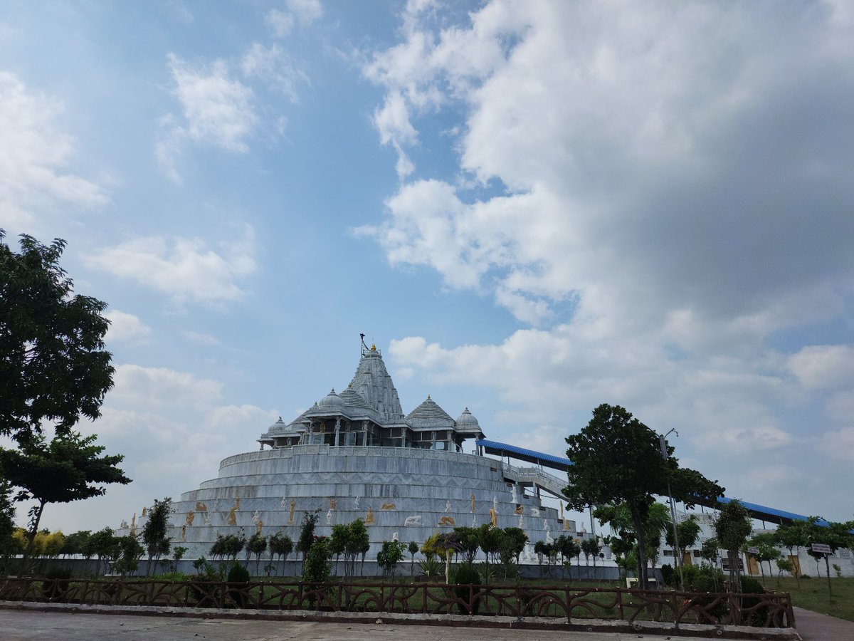 VaibhavChippad's tweet photo. ##Ashtapad Jain Tirth
Jain temple in Hatpiplya, Madhya Pradesh## https://t.co/QX5AeQyZjh
