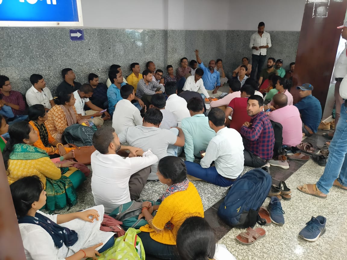 MukeshK51366090's tweet photo. @PMOIndia @narendramodi @kishida230 #justiceforblockprojectassistant
आप अपने आप को जो युवाओं के बारे में कहते रहते हैं तो फिर क्यों अपनी महत्वकांक्षी योजना पोषण अभियान से प्रखंड परियोजना सहायक के पद का जिक्र "सक्षम 2.0" गाइडलाइन में नहीं किया गया जिसके कारण पूरे भारत में लगभग 10000 बेरोजगार हो गया है इन्हें पद पर https://t.co/32tdNl1sPI