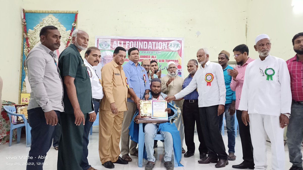 NAJAMZINFO's tweet photo. #Congratulations to
Mr Imran #BloodDonor
on being honoured with #BestSocialServiceAward by #AliFoundation #Koratla.
#BloodDonation
#BestSocialServiceAward
#Koratla
@YOUSUFSINFO
@YOUSUFPOETRY https://t.co/saaZDXussT