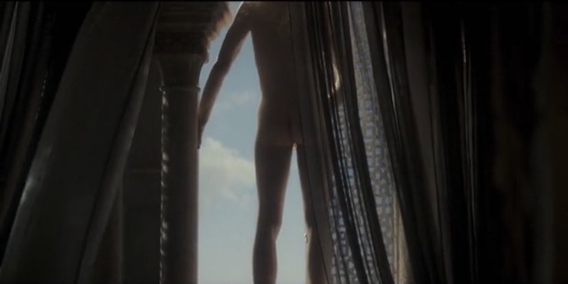 FreeFolkMemes's tweet photo. We finally know what Tommen Baratheon slipped on 

#HouseOfTheDragon https://t.co/wvT9rb6qEX