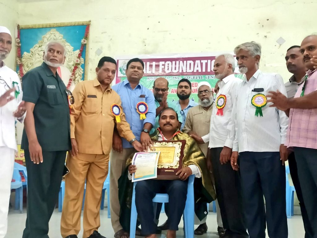 NAJAMZINFO's tweet photo. #Congratulations to
Mr Dr SAJID AHMED
#Superintendent
#CHC #Metpally
on being
honoured with #BestDoctorAward by #AliFoundation #Koratla.
#25September2022.
@YOUSUFPOETRY
@YOUSUFSINFO https://t.co/B2tt4dPbe3