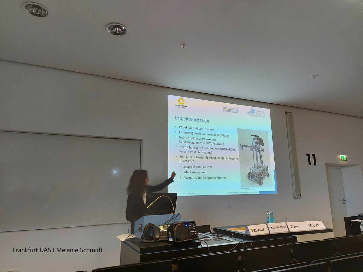 Auf dem Jahreskongress der DGGG &amp; DGG hatten Nachwuchswissenschaftler:innen die Chance, ihre Forschungsarbeiten zu zeigen. Darunter waren auch die FUTURE AGING Projekte ROSWITHA, vorgestellt von Leya Küsters und TeilhabeAssistenz, präsentiert von Melanie Schmidt #DGGG #Roboter
