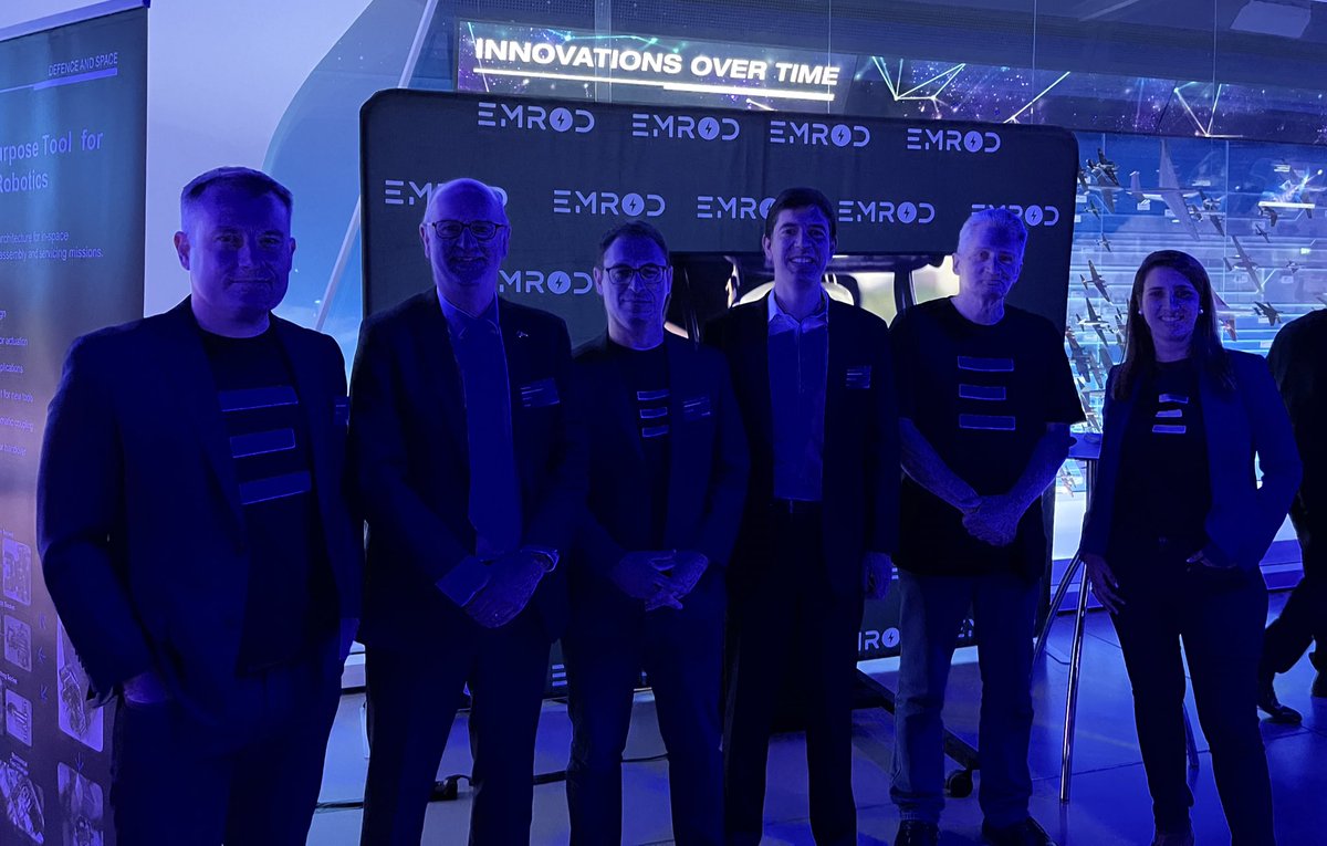 NZinBerlin's tweet photo. At @AirbusSpace Munich today, with #NewZealand company @EmrodEnergy. They are demonstrating #powerbeaming. Pioneering space energy technology. #NZ shooting for the stars to make a global #climate impact. Proud to see a NZ co. at the cutting edge of tech.@esa @DLR_de @Megan_Woods https://t.co/IL2GUyA5Wk