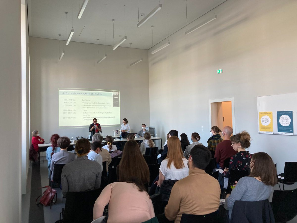 Languagedivers1's tweet photo. Gestern war es endlich soweit: Im Rahmen der Veranstaltung #CapturingOurSound im @HumboldtLabor durften wir den kreativen Einsendungen zum Thema "Mehrsprachigkeit im Klassenzimmer" lauschen. Danke an alle Lehrkräfte und Schüler:innen, darunter @Mig_ma_S, für euer Engagement. https://t.co/8caLMldwVI