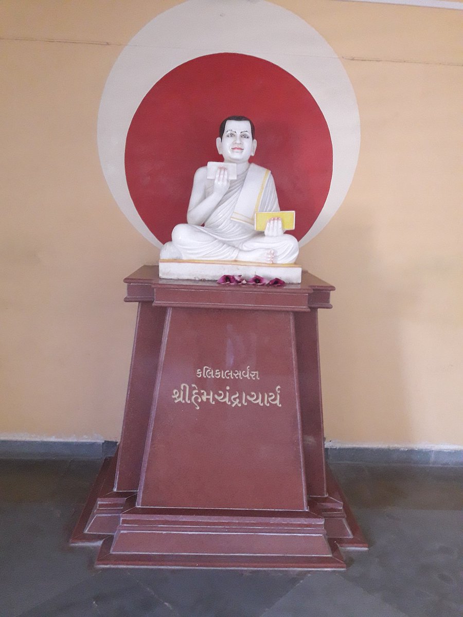 The chudasma clan of ahirs ruled gujarat till 14-15th century. Many historical chronicles were compiled during their reign and in Gujarat itself. The dwaashryakavya of Hemchandra, commentaries by abhaya tilakghani, prabandh chintamani by merutanga were all compiled in their reign