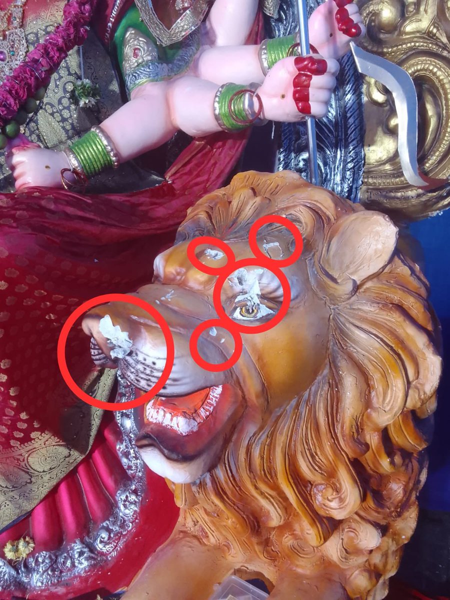 ippatel's tweet photo. हैदरबाद के एक पंडाल में 2 हिजाब - बुरकाधारी ने देवी माता की मूर्ति को तोड़ा। https://t.co/E6XFLbLG02