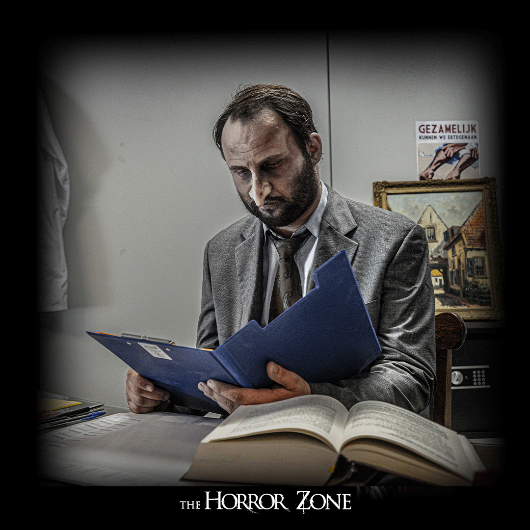 HorrorZoneNL's tweet photo. Wekelijks rapport: Vijf agressieve incidenten waarbij twee gewonden zijn gevallen. Zeven patiënten overgeplaatst naar de straf afdeling. Drie ontsnappings pogingen. Al met al een goede week dus😈 https://t.co/xo7OqJcGda