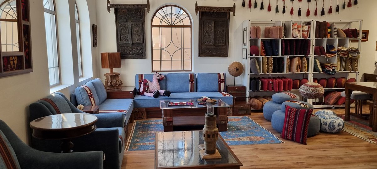 زيارة رائعة إلى معرض تراث الصحراء <a href="/DesertDesignsSA/">Desert Designs</a> في #الخبر في قلب #المنطقة_الشرقية، المعروفة بفنانيها الكثيرين ... إبداع المصممين السعوديين لا يعرف الحدود! شكرًا للسيد <a href="/faridbukharifq/">Farid Bukhari</a> على النقاش المثمر والملهم!
#فرنسا_المملكة_العربية_السعودية 🇸🇦💙🇲🇫