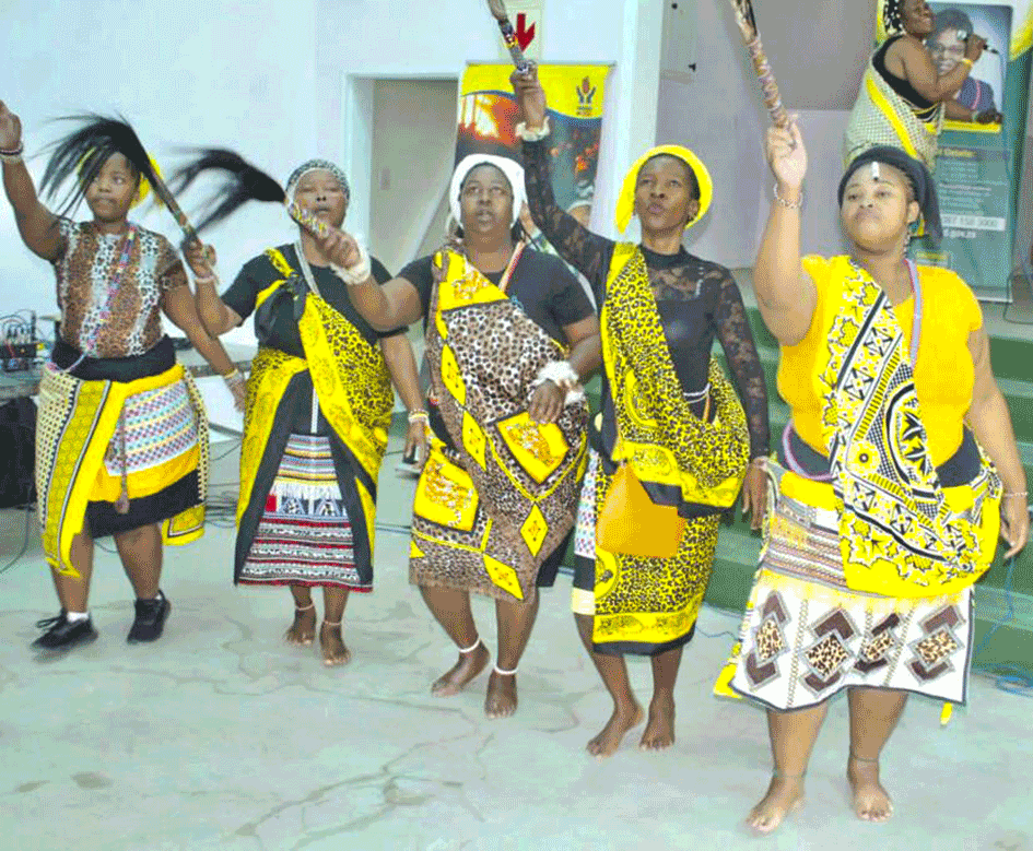 ethekwinitimes's tweet photo. Ubuhlanganise imikhakha ehlukene owabelaphi 

Full story here https://t.co/buVUOyv9cn

#ethekwinitimes #tabloidnewspapers #communitynews https://t.co/GlHGgloldo