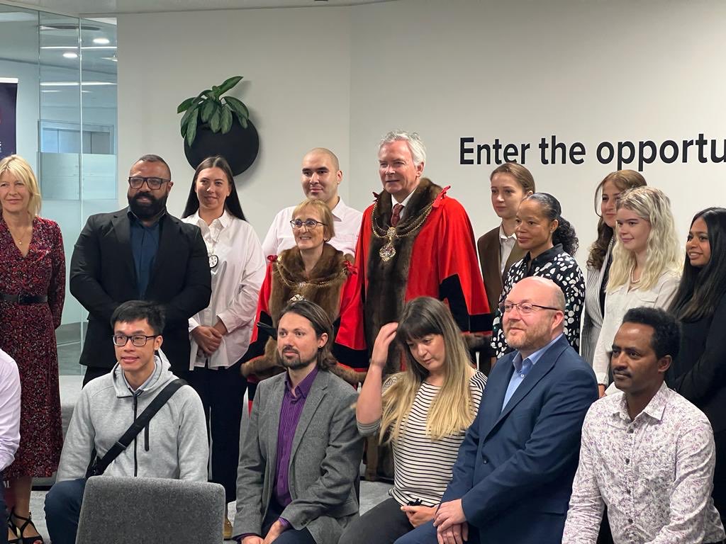 GowmanAJ's tweet photo. First stop #CityGivingDay ⁦@LMAppeal⁩ with ⁦@MottMacDonald⁩ Great work helping refugees learn CV and interview skills and practice interviewing.  Fantastic engagement from staff with help ⁦@Renaisi⁩ #GoRed https://t.co/haMnDKB1JB