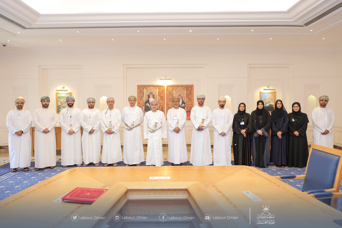 Labour_OMAN's tweet image. #وزارة_العمل تدشن سبعة معايير مهنية وطنية لعمليات الحفر والتنقيب لعدد من الوظائف والتي تم تطويرها من قبل وحدة المهارات القطاعية للطاقة والمعادن، حيث تعد هذه المعايير الوطنية ركيزة أساسية لرفد سوق العمل المحلي بكفاءات وطنية مؤهلة حسب احتياجات سوق العمل .