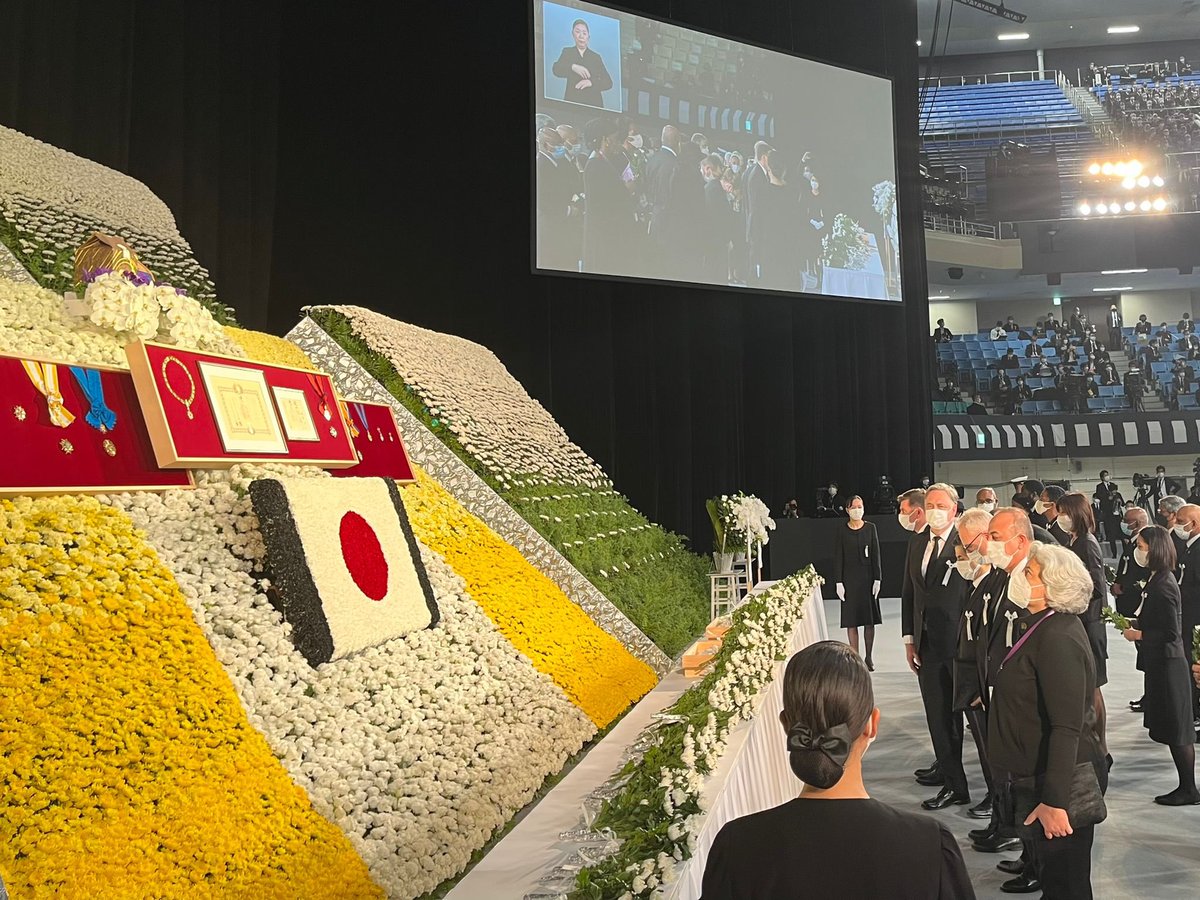 Japonya'nın eski Başbakanı Shinzo Abe'nin cenaze törenine ülkemizi temsilen katıldık, dost Japon halkına taziyelerimizi ilettik.

Attended the state funeral of Japan's late Prime Minister Shinzo Abe & conveyed our condolences to friendly people of Japan. 🇹🇷 🇯🇵