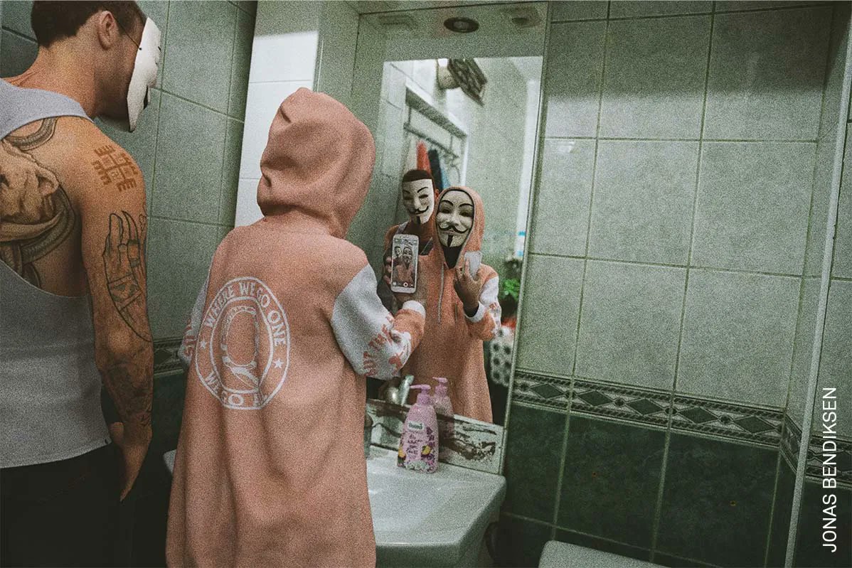 World Press Photo (@worldpressphoto) on Twitter photo ‘The Book of Veles’ by <a href="/Jonasbendiksen/">Jonas Bendiksen</a> questions the ease at which fake news can be produced and believed. The project focuses on Veles, a North Macedonian town, where fake news was produced during the run up to the 2016 US Presidential election: bit.ly/3QNfx3I ‘The Book of Veles’ by <a href="/Jonasbendiksen/">Jonas Bendiksen</a> questions the ease at which fake news can be produced and believed. The project focuses on Veles, a North Macedonian town, where fake news was produced during the run up to the 2016 US Presidential election: bit.ly/3QNfx3I