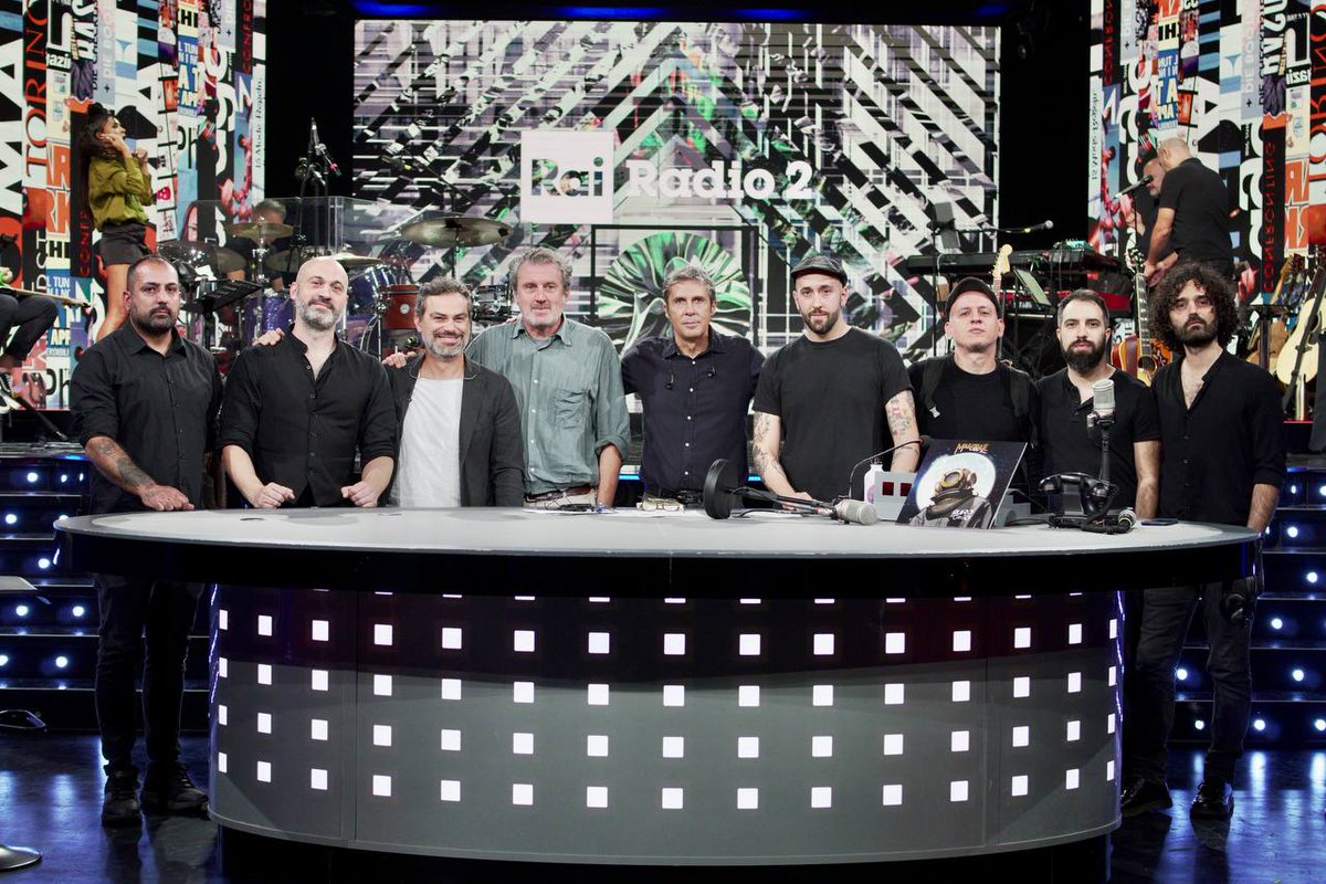 🙌 Grazie a Antonio Manzini e <a href="/ilmurodelcanto/">Il Muro del Canto</a> per essere stati con noi a #Radio2SocialClub

Rivedi la puntata domani alle 8:45 su <a href="/RaiDue/">Rai2</a> 🖥 
raiplay.it/programmi/radi…