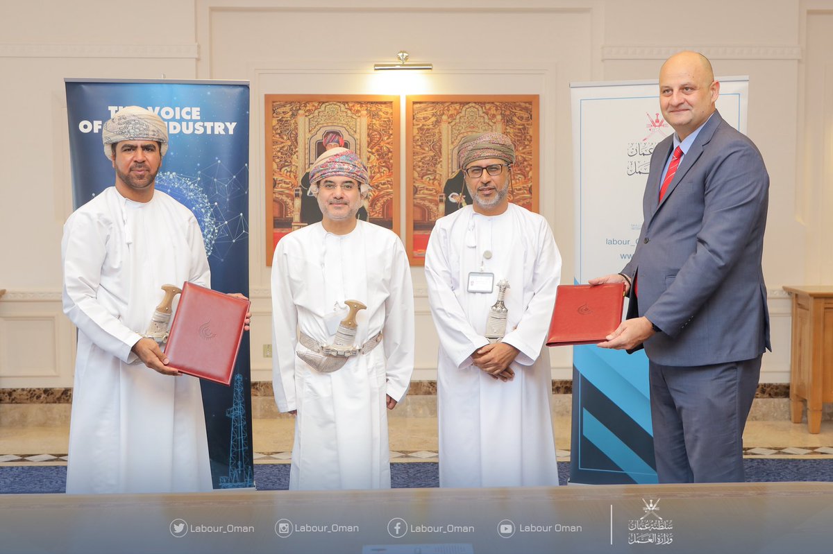 Labour_OMAN's tweet image. انطلاقا من سعي #وزارة_العمل لتشغيل القوى العاملة الوطنية بإشراك القطاعات المختلفة ، وقعت أوبال مذكرة تعاون مع شركة أباف الخليج بهدف توفير 100 فرصة وظيفية للباحثين عن عمل.