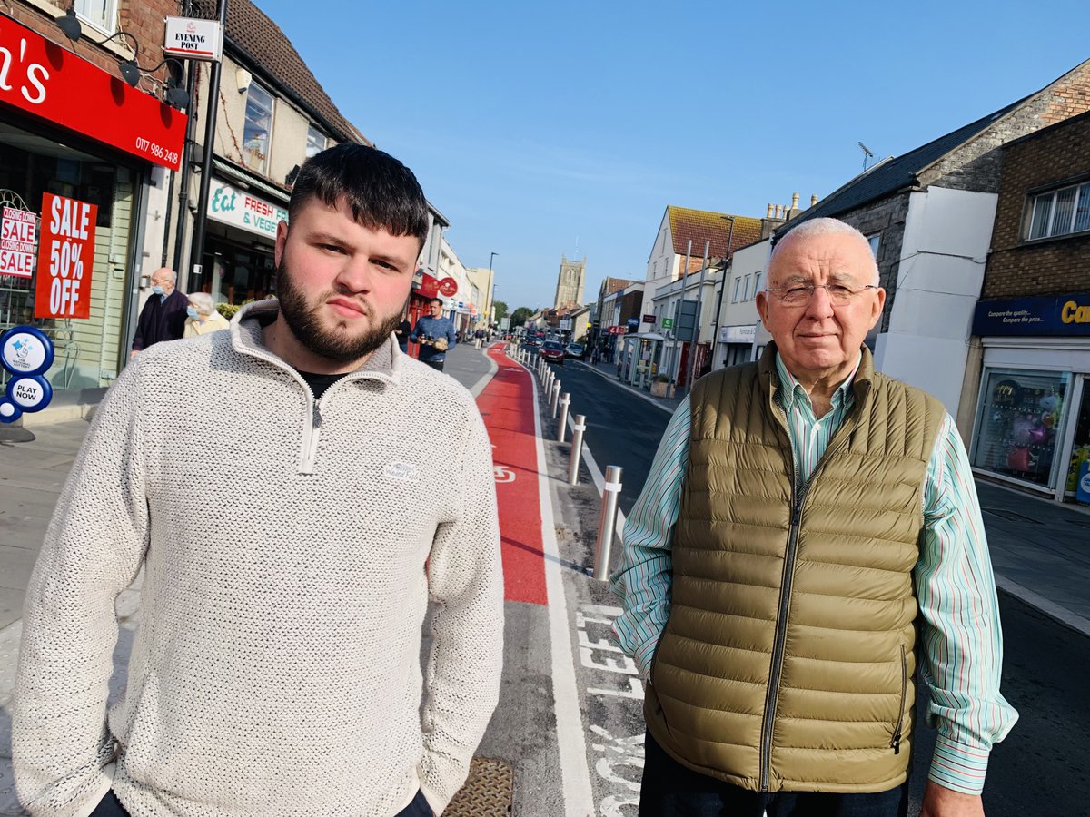 Six months after Keynsham High Street was upgraded, the poor road design is still causing injuries.

Enough is enough. Today we're calling on the Lib Dems to sort it out once and for all.

Full story 👉bit.ly/3rbMVGY

📸: Keynsham's Daniel Condick and Cllr Alan Hale