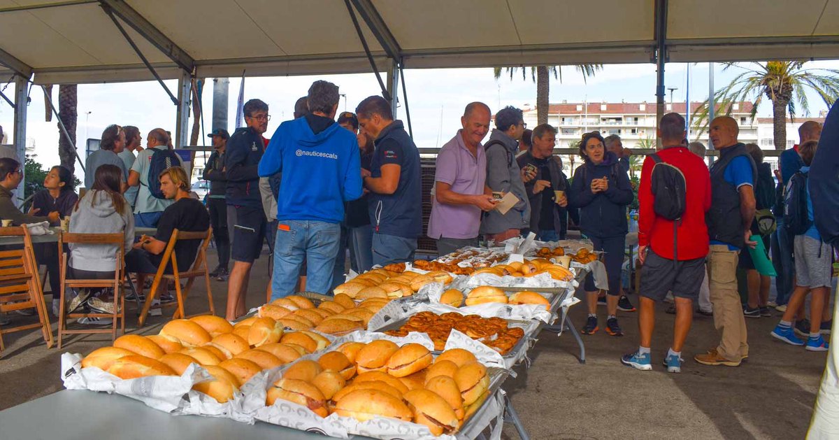 IEmporda's tweet image. La Fase 1 de la XXI Interclubs Empordà no hagués estat possible sense els seus amfitrions, el Club Vela Golfus i el @RosesGEN i sense la col·laboració de @MarinaEmpuria i @PortRoses que van acollir les embarcacions. Moltes gràcies!  #iemporda2022 #regates2022 #velacatalanacreuer