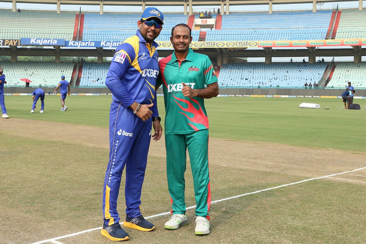 Hello there, captains! 

Are you watching? LIVE from Raipur!

Watch all the action LIVE only on <a href="/colorscineplex/">Colors Cineplex</a>, Colors Cineplex Superhits, @voot, Jio, and Sports18 Khel 📺💙

#RoadSafetyWorldSeries #RSWS #BangladeshLegends #WorldSeriesT20 #InternationalCricket