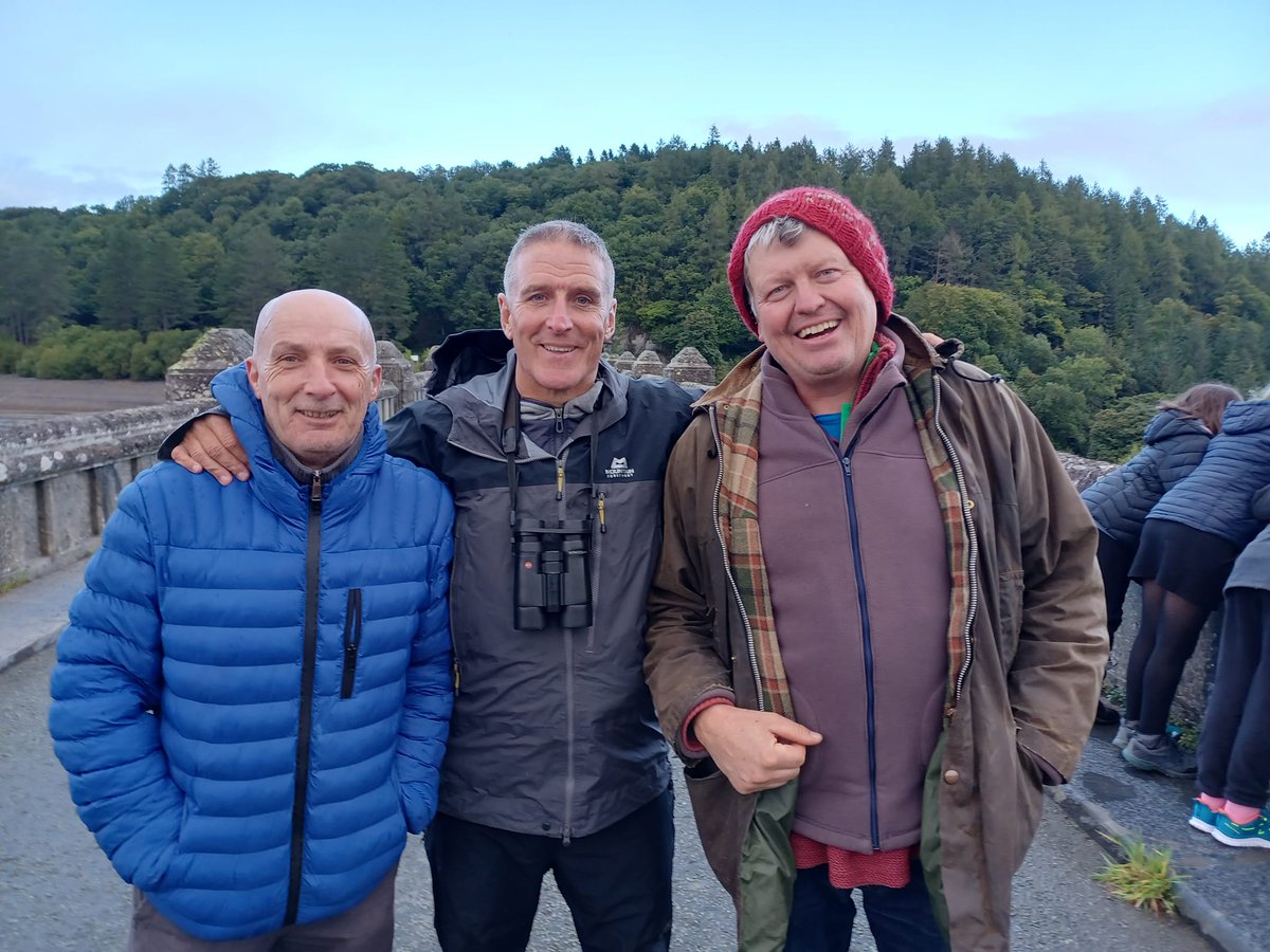 MenterMaldwyn's tweet photo. Taith Gerdded hynod ddiddorol efo @IoloWilliams2 pnawn ddoe yn Llanwddyn a chriw bobl ifanc y #prosiecthinsawdd 🐿🐦🐝🌳🌿🍁🍂Pawb di dysgu lot am y coed, planhigion, aeron, madarch ac adar o'n cwmpas!
@mentrauiaith @YsgolLlanfyllin
#cynddisgyblion #localBoyDoneGood #dimsiorts https://t.co/v4XVK4ecmT