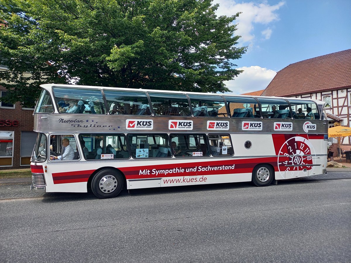 kuesofficial's tweet photo. Die KÜS kümmerte sich beim Revival der Olympia Rallye '72 um die Sicherheit von Teilnehmern und Fahrzeugen
und unterstützte die PR-Betreuung außerdem mit dem historischen PR-Bus von 1972 😎
Hier geht's zur Pressemitteilung: https://t.co/nVwg41dsks https://t.co/gC8l0pspDh