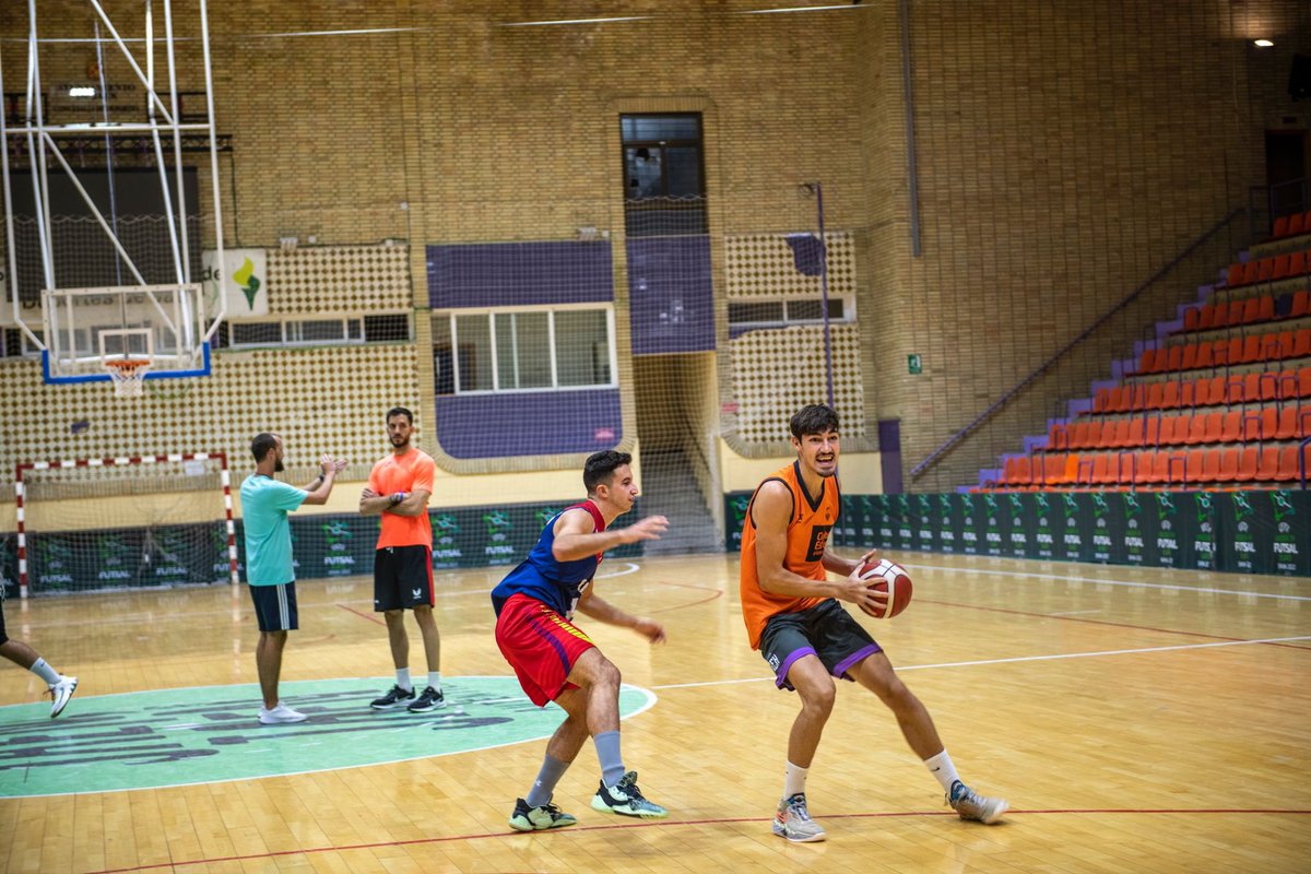 jaen_cb's tweet photo. 👉🏼 Seguimos con la preparación de la liga EBA
📅 Este fin de semana nos enfrentaremos al @cbalmeria en Almería 
🗂️ Os informaremos durante la próxima semana de donde y que horarios se van a habilitar para la recogida de los abonos https://t.co/VHu9EzJSN5