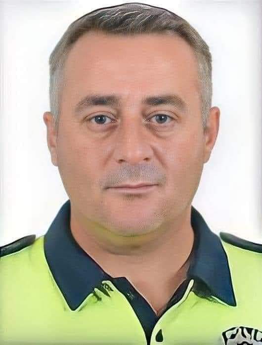 GorumluB's tweet photo. Mersin Mezitli’de Polisevimize yapılan alçak terör saldırısında şehit düşen kahraman polisimiz Sedat Gezer’e Allah’tan rahmet, yaralılarımıza acil şifa diliyoruz. 
Başımız sağolsun.🇹🇷 https://t.co/L22tnYPuYv