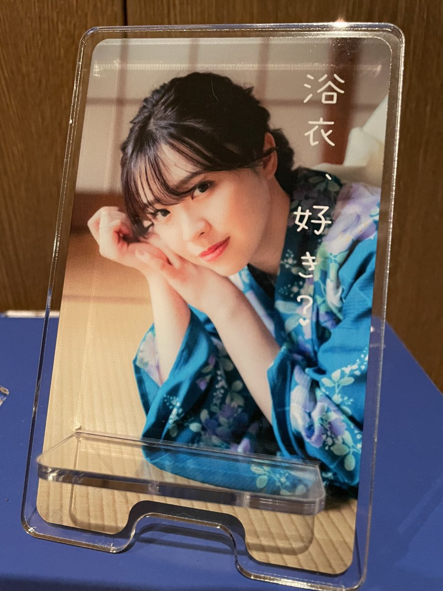 kj_megane's tweet photo. みり愛ちゃん
浴衣のスマホスタンド届いたでー
めっちゃ綺麗やなぁ〜💚
#渡辺みり愛
#ARIME
✨🌈 https://t.co/08XVXwaisQ