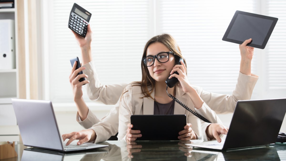 pocket_office's tweet photo. Feel like this on a daily basis?! Perhaps it's time to delegate some of the work to POCKET OFFICE...delivering professional business admin services for companies of all size throughout the UK. https://t.co/2woUgkSmGi #bizhour #mailhandling #virtualphone #freelancer #soletrader https://t.co/3HbxtYL2Uk
