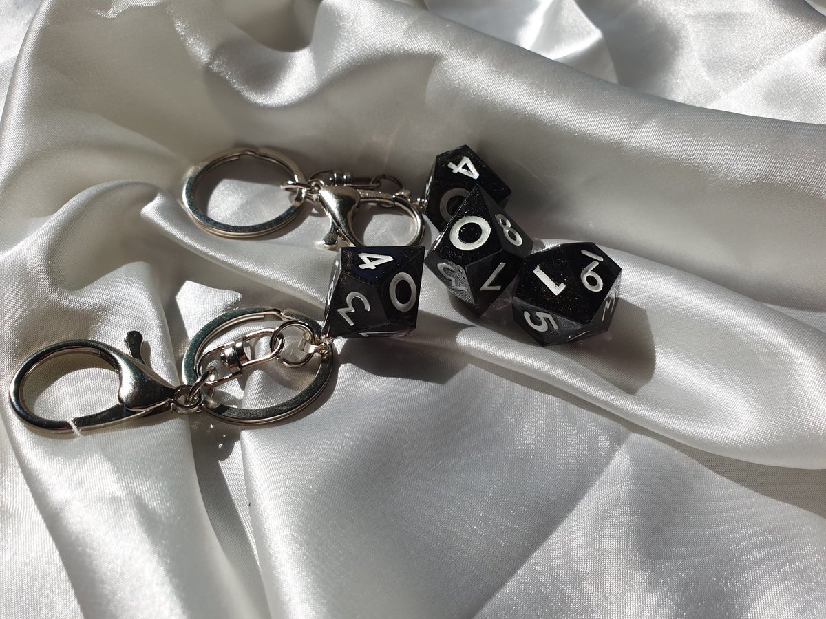 레진 주사위/ 다이스 커미션 작업했습니다 신청 감사합니다😊😊💕💕