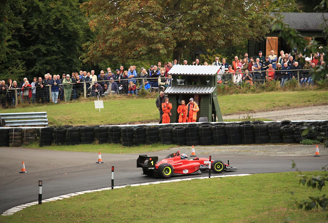 Wallace Menzies on his way to his third British hillclimb championship at Loton park. <a href="/hdlcc/">HDLCC Hagley & District Light Car Club</a> <a href="/bigstones/">Wallace</a> <a href="/Speed_Hillclimb/">SpeedHillclimb.com</a> <a href="/2020zoom/">geoff robinson</a>