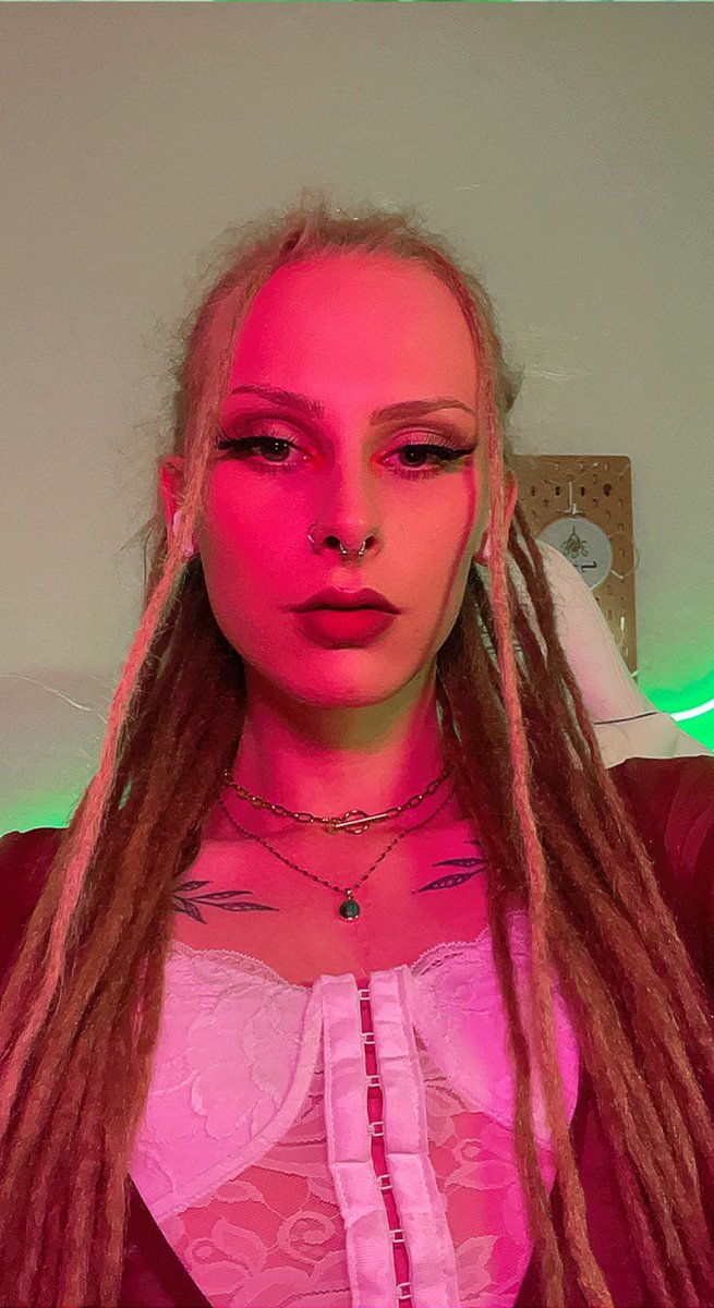 Goddess__Luna's tweet photo. Ich schaue immer von oben auf dich herab während du zahlst. Merk dir das. 👑

goddess•paypig•mistress•tribute•findom•finsub•femdom•smoke•smokefetisch•feet https://t.co/I1P9vNdPga