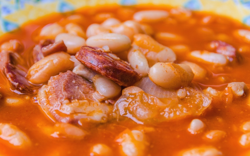RiojaAlavesa's tweet photo. 🫘👨🍳 ¿Te apetece un plato de cuchara? Aquí tienes una receta de #pochas para hacer más llevaderos los primeros días de frio.
Receta de pochas:
🍽 4 raciones
⏲ 45 min
☑️ Fácil
➕Conoce la receta: https://t.co/eoeQdHIiqz
#RiojaAlavesa #VisitRiojaAlavesa https://t.co/T63L2uqGog
