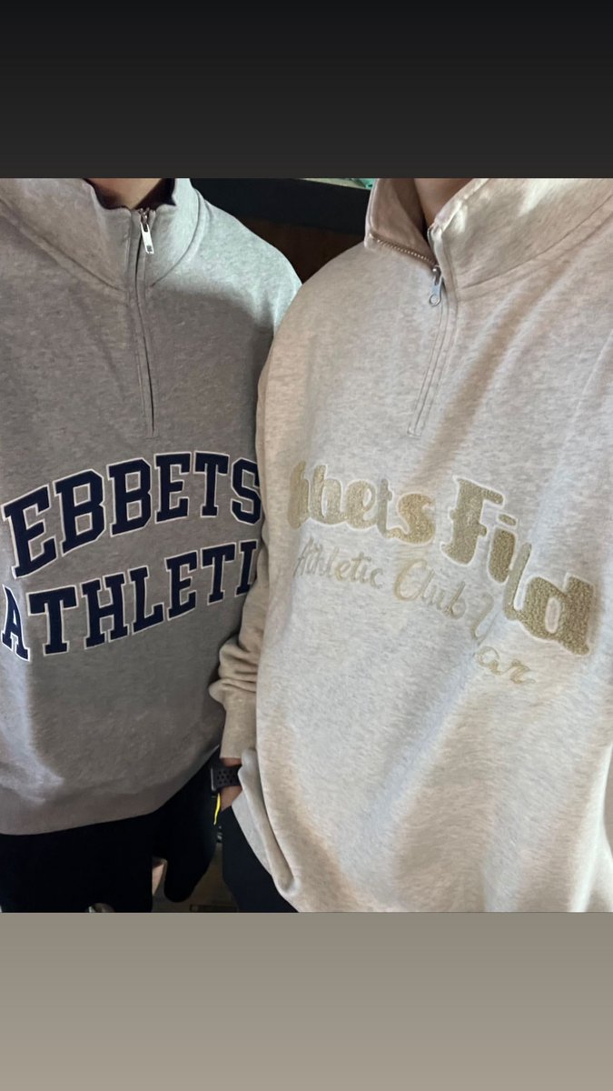 [220927 인스타스토리]

 - 대박... 
    챠밍 외주직원들이 생긴 느낌
    머릿속에만 있고
    하진 못했던거를 이렇게..
-  대박숙이
- 요건 살빼라는 의미겠지
  돼지니께
  닭먹고 사람되거라